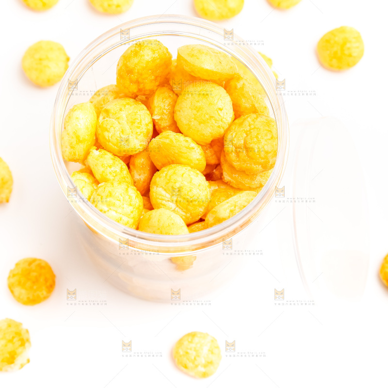 白底上放着芝士球