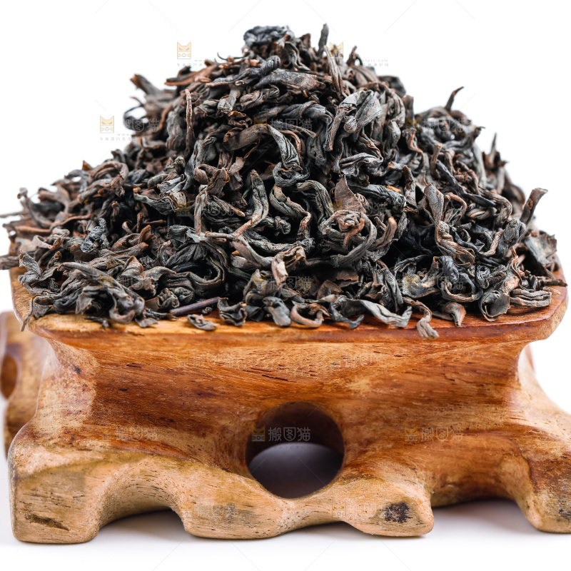 碟子里装着茶叶