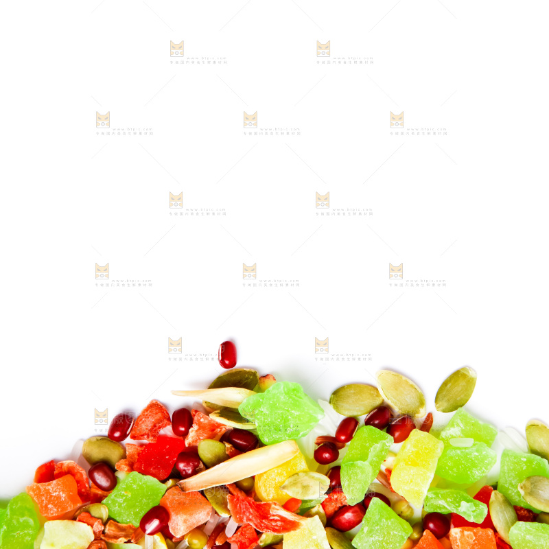 白底上放着一堆水果粥食材