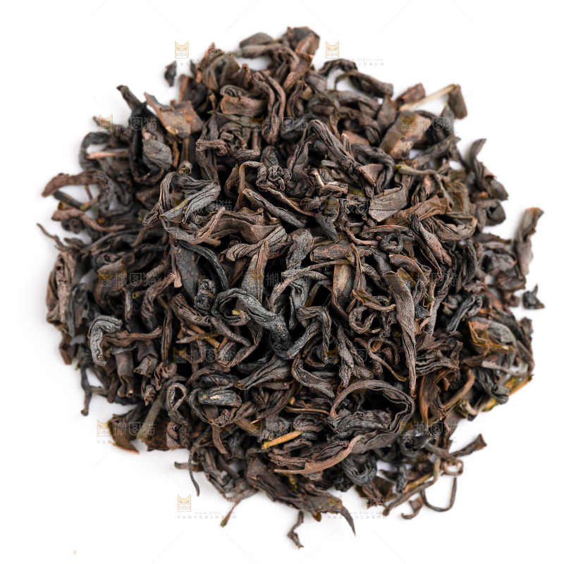 白底上摆放着茶叶