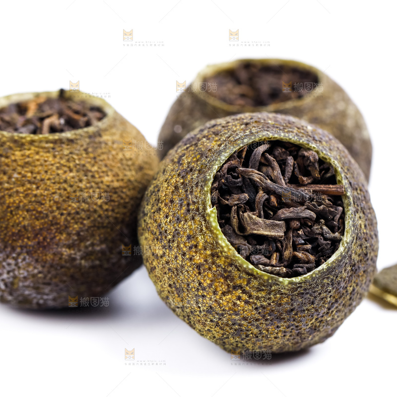 白底上摆放着茶叶