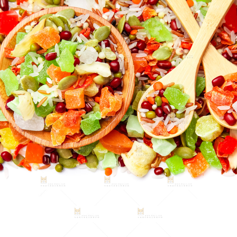 白底上的八宝粥食材