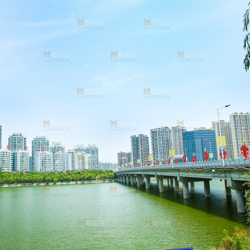 湖水上的一座桥