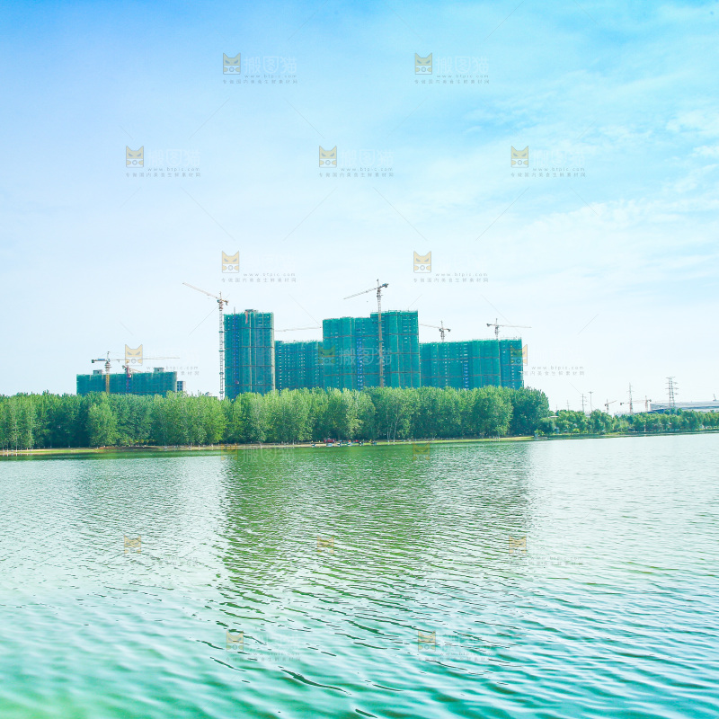 清澈的湖水