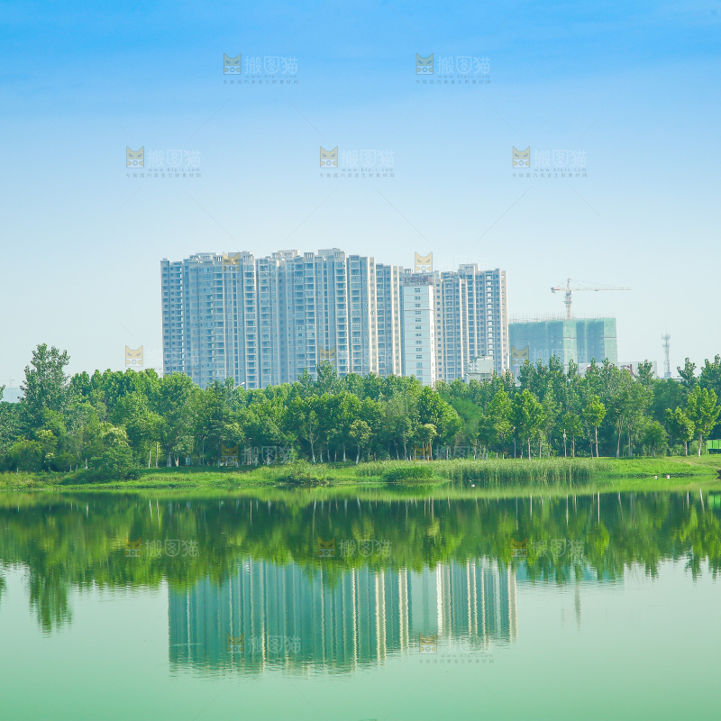 清澈的湖水