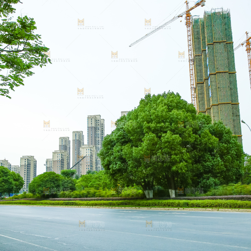 宽敞的机动车道路