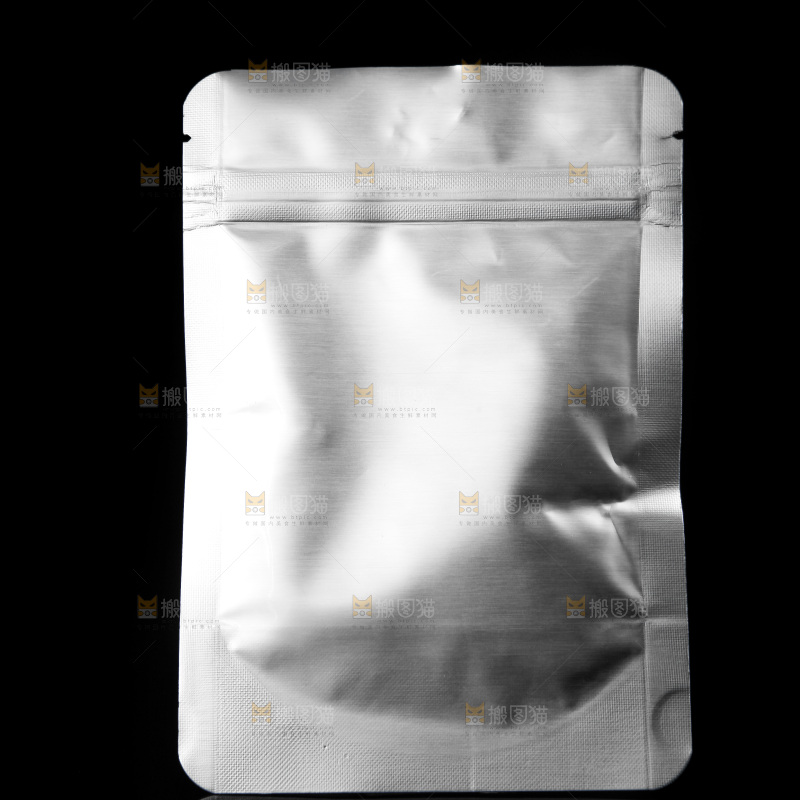 黑底上的铝箔袋