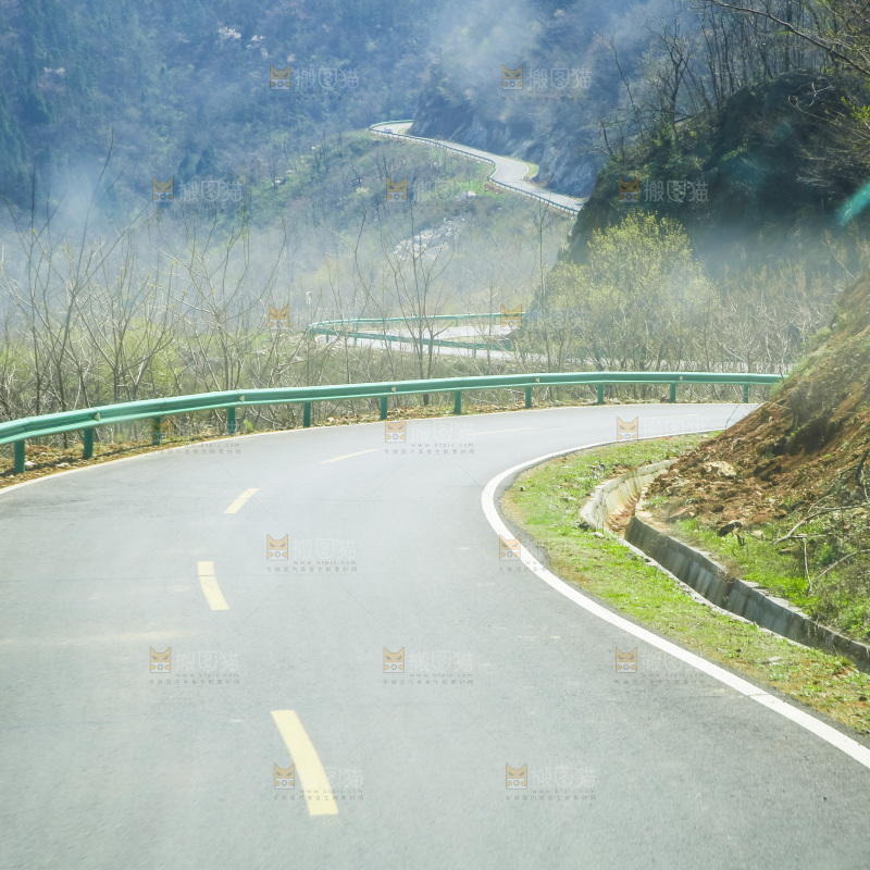 一条盘山公路