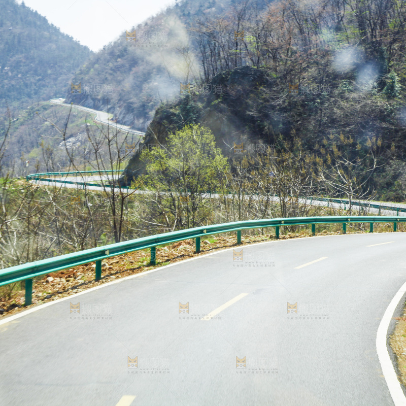 一条盘山公路