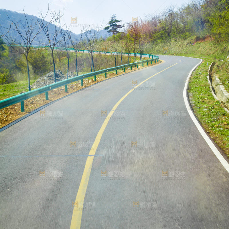 一条盘山公路