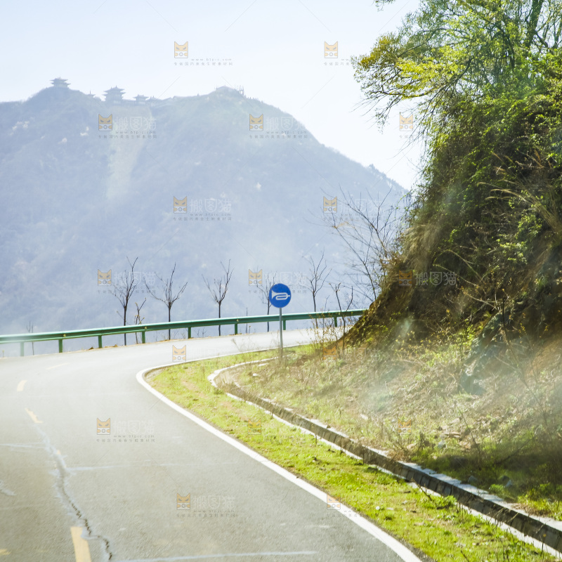 一条盘山公路