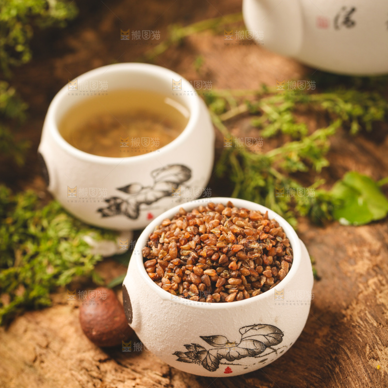 杯子里装着荞麦