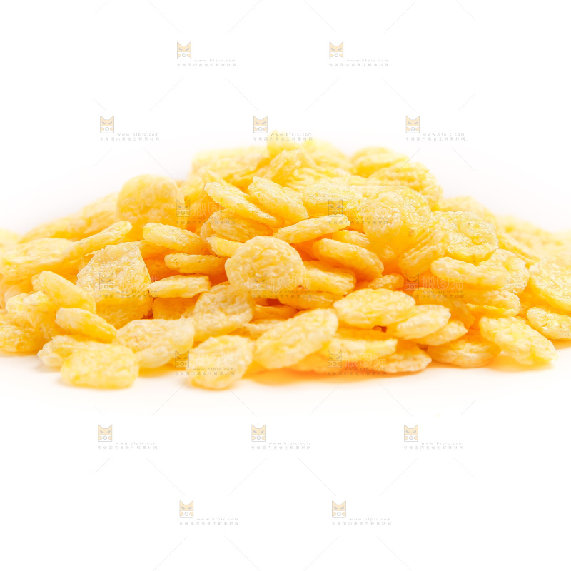 白底上摆放着玉米片