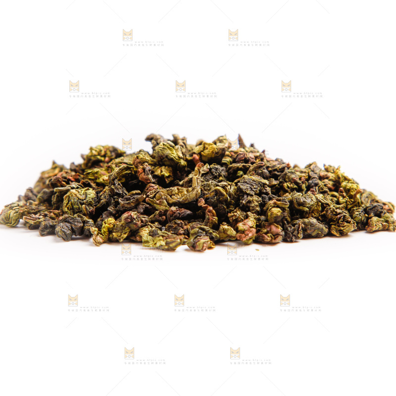 白底上摆放着乌龙茶