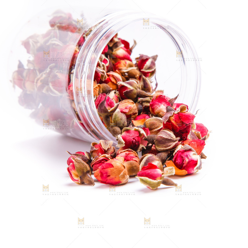 瓶子里装着玫瑰花茶