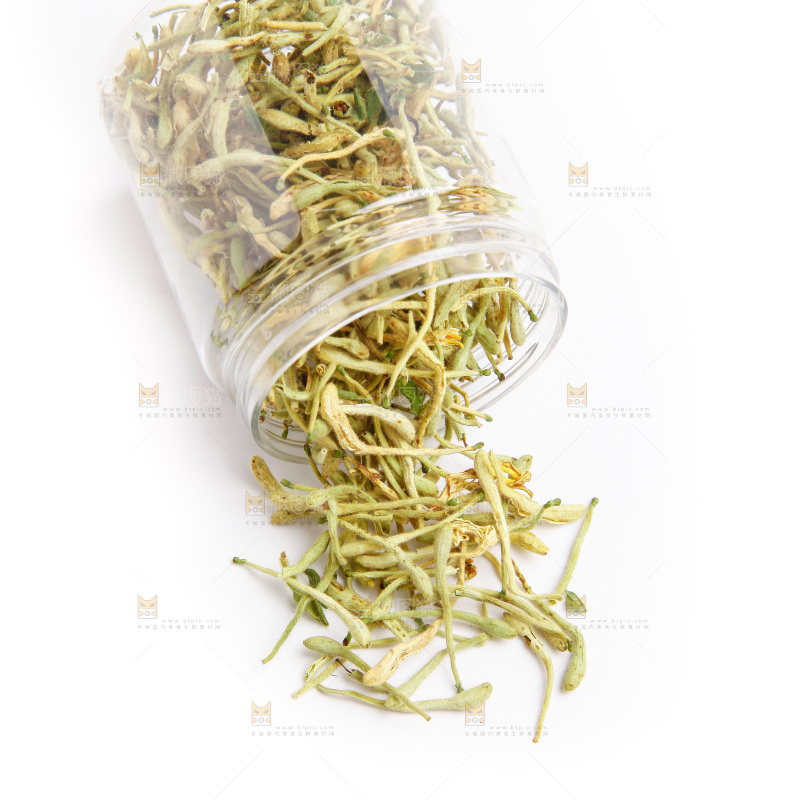 瓶子里装着金银花茶