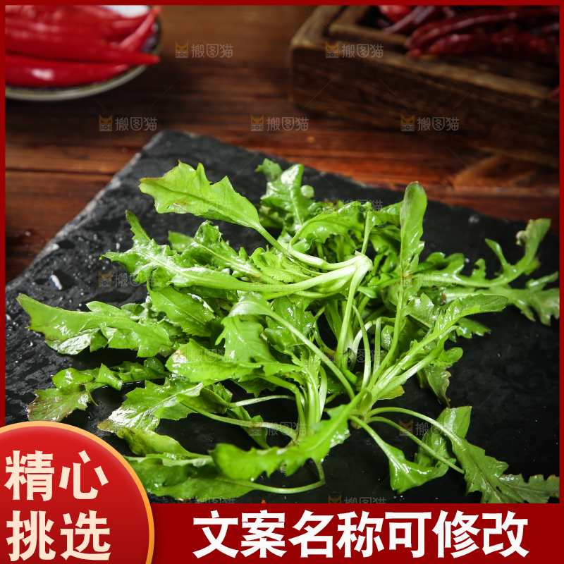 黑石板上放着野生荠菜