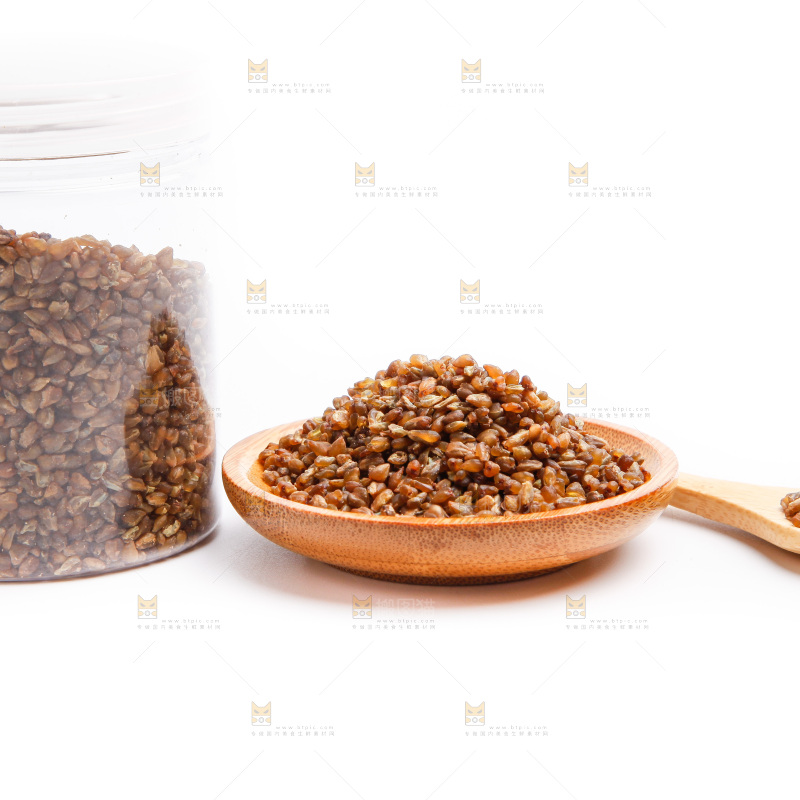 碟子里装着苦荞茶