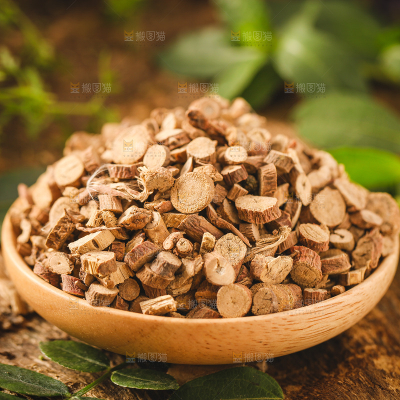 碟子里装着甘草