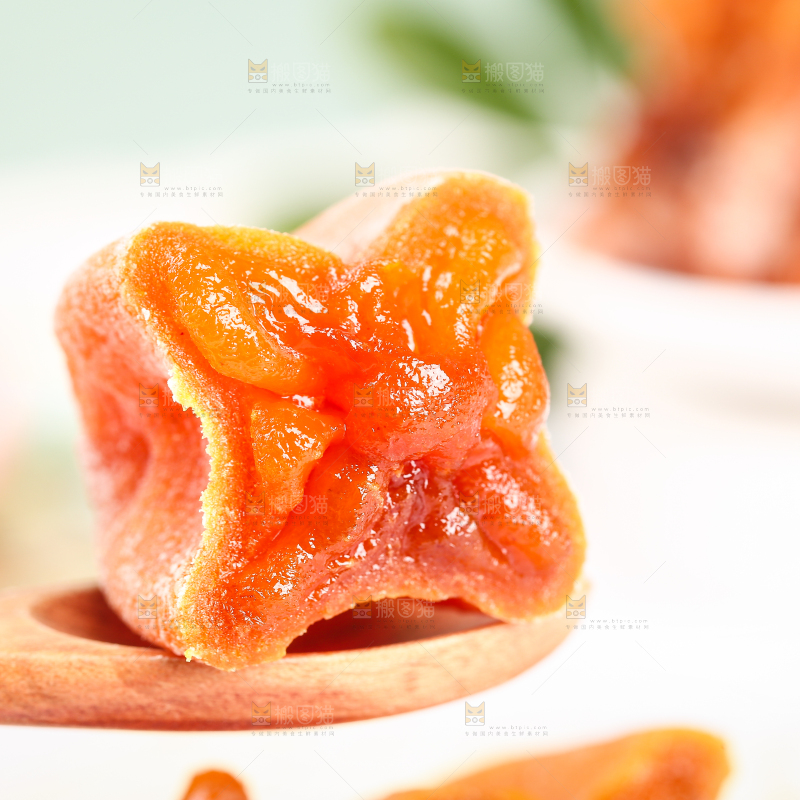 勺子上舀着吊饼