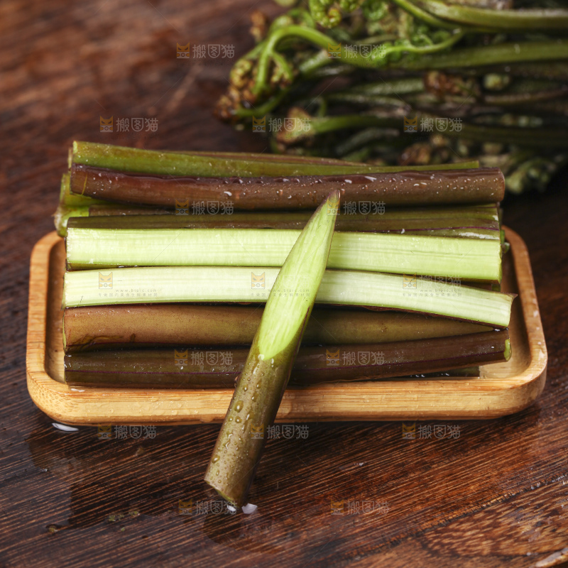 一盘蕨菜