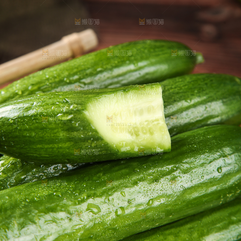 篮子里的荷兰小黄瓜