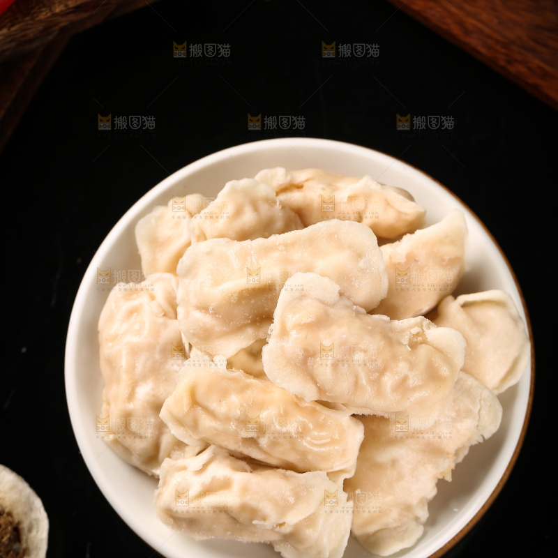 一盘迷你虾米饺