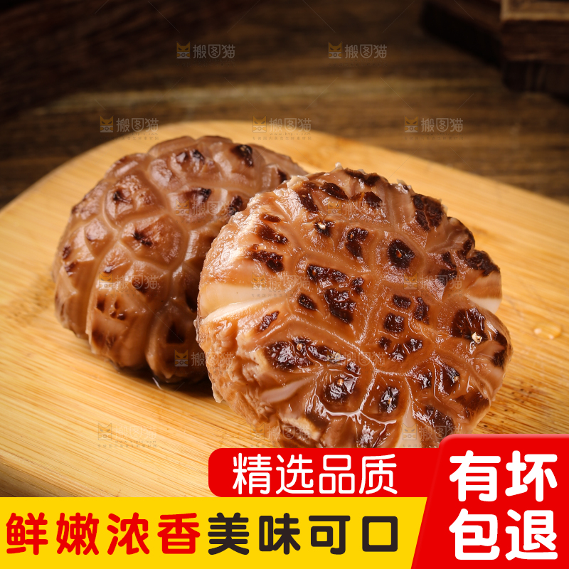 木板上摆放着冬菇
