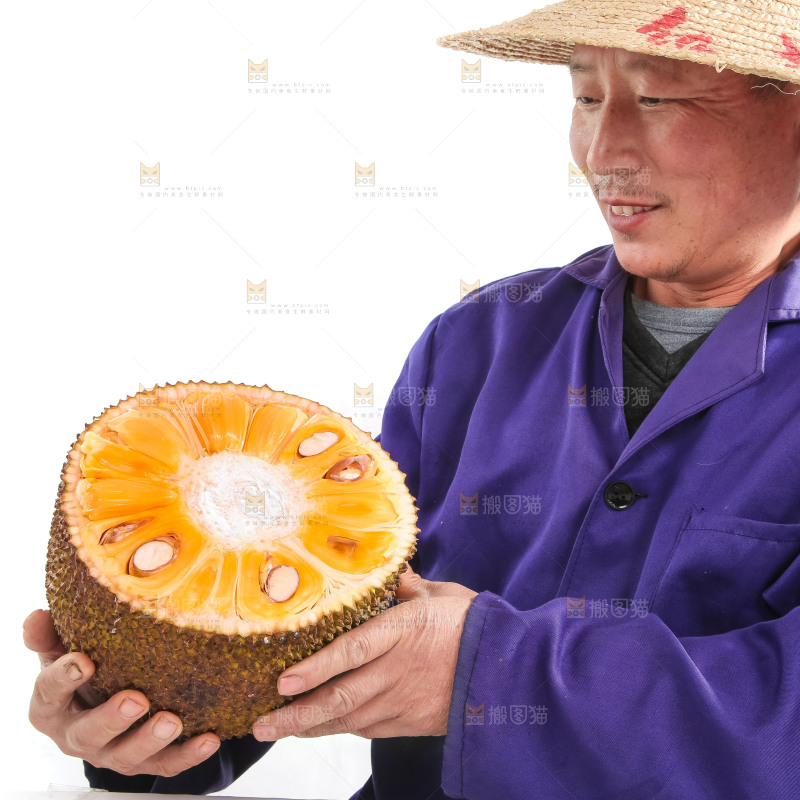 手里抱着半边泰国菠萝蜜