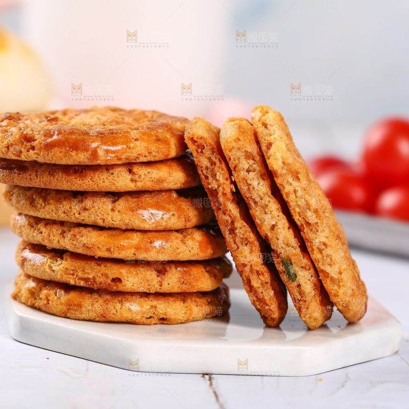 石垫上放着香酥鸡仔饼