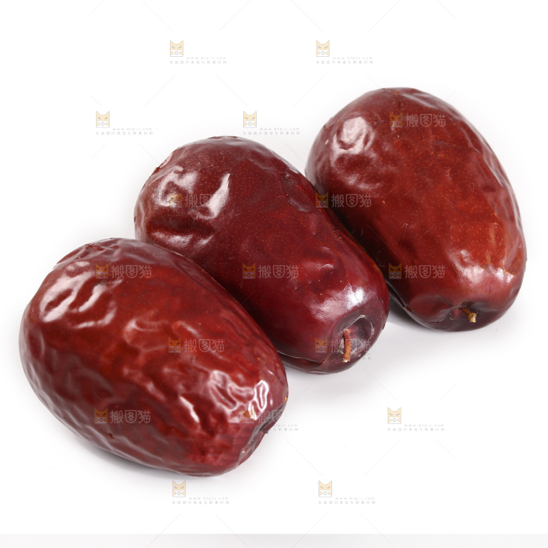 白底上摆放着和田红枣