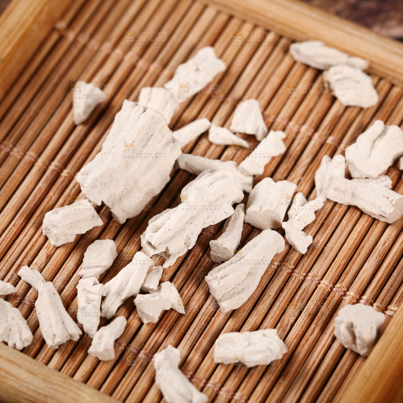 竹垫上放着葛根粉