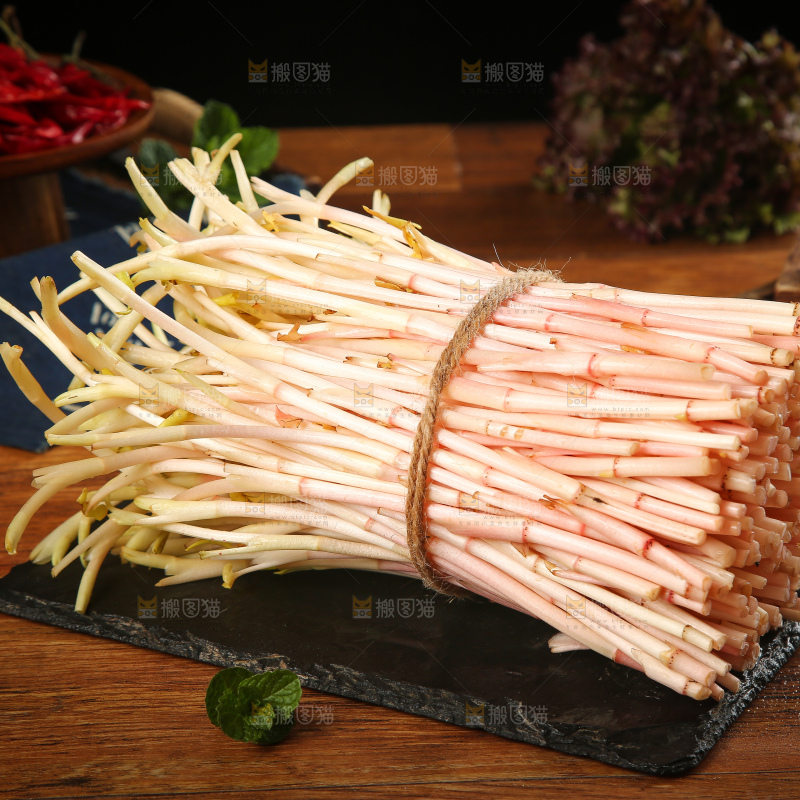 一捆折耳根嫩芽