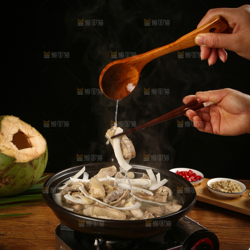 筷子上夹着椰子鸡