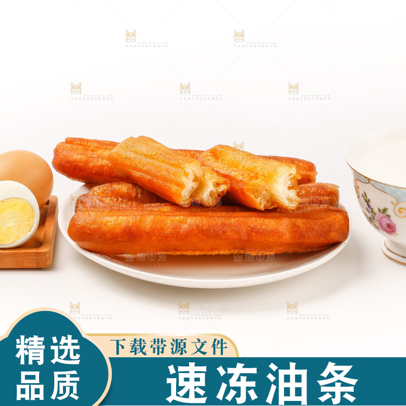 一盘鸡蛋油条放在白底上