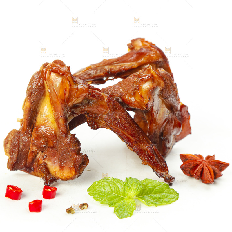 白底上摆放着麻辣鸭架