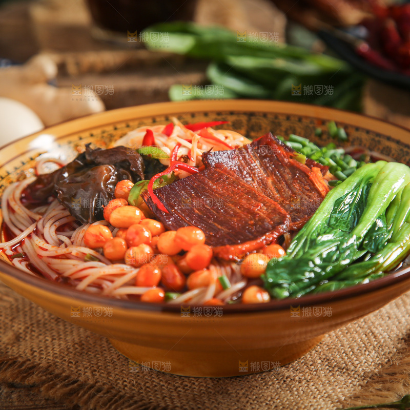 碗里的牛肉粉