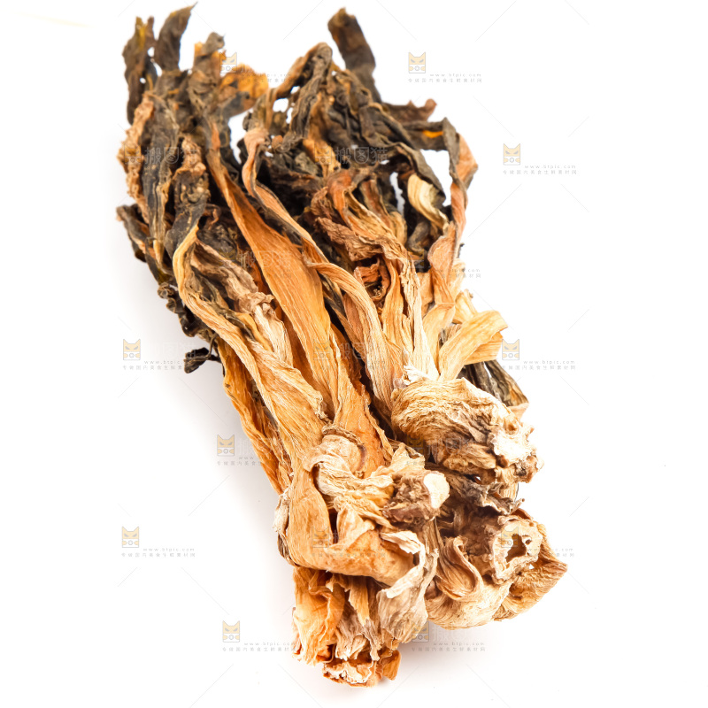 白底上放着白菜干