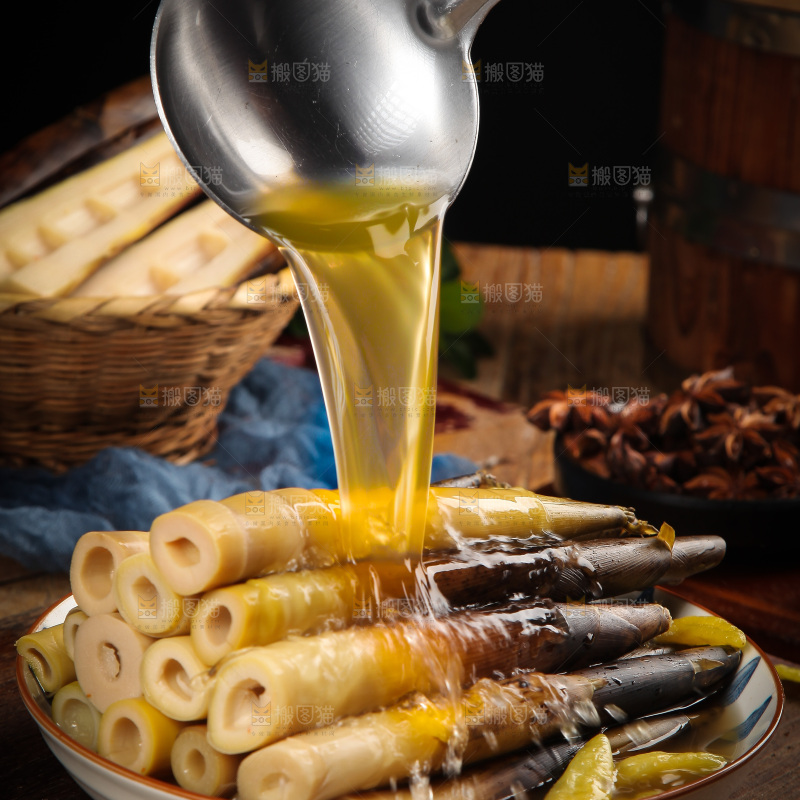 一盘泡椒手剥笋