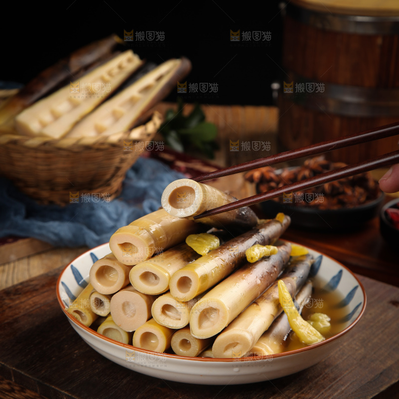 一盘泡椒手剥笋