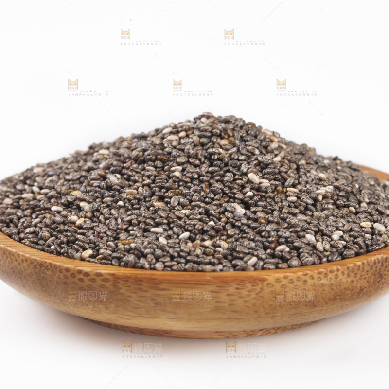 白底上放着一盘进口奇亚籽