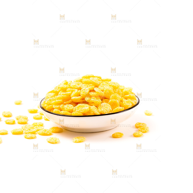 白底上放着玉米片