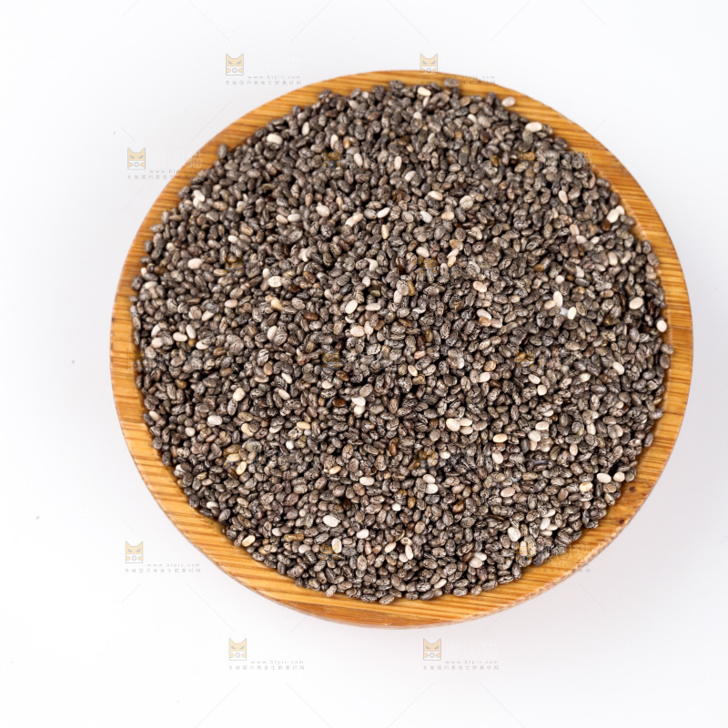 白底上放着一盘进口奇亚籽