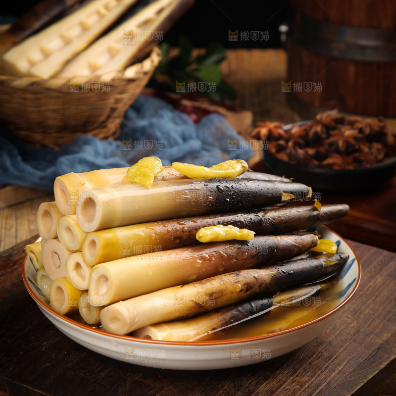 一盘泡椒手剥笋
