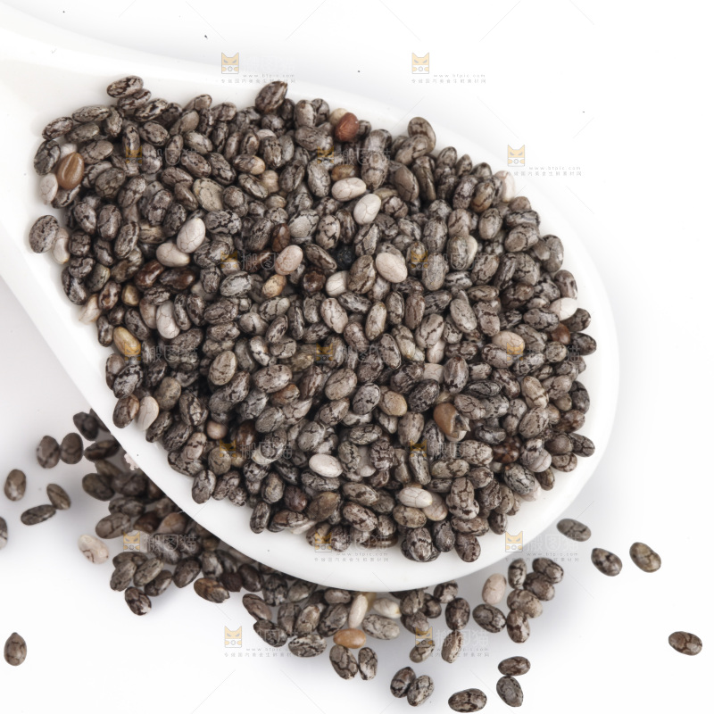 勺子上舀着墨亚哥奇亚籽