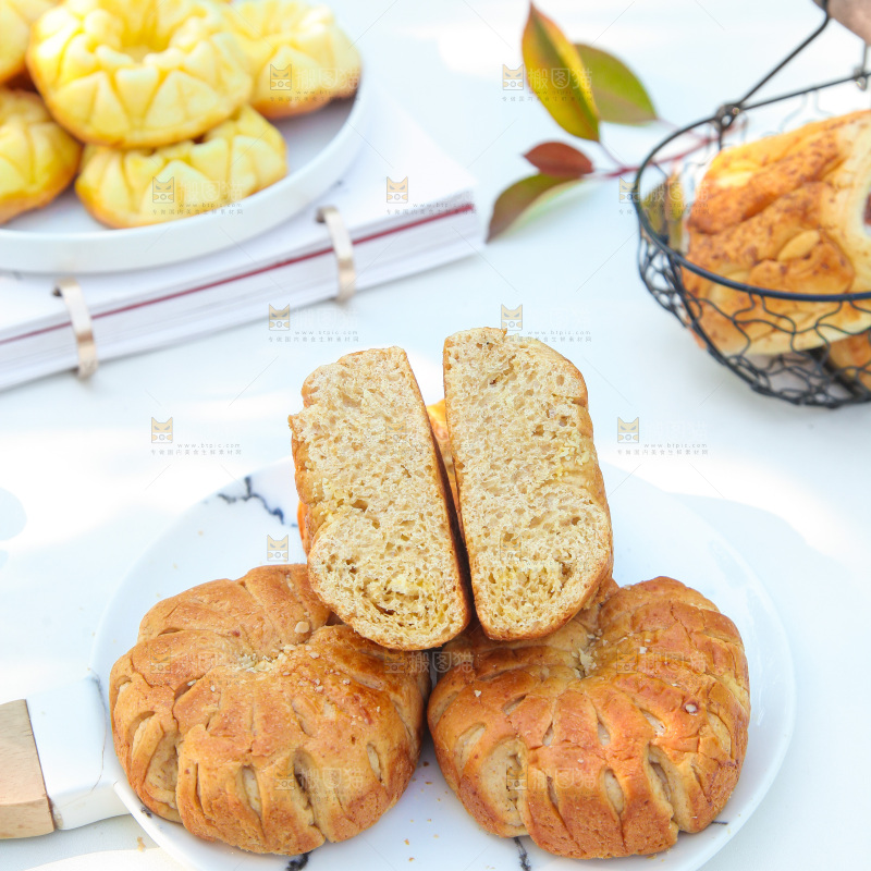 一盘全麦面包