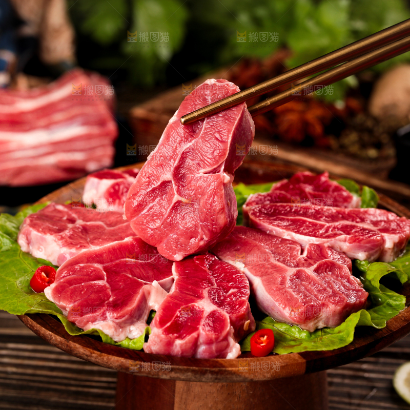 筷子上夹着牛腱肉