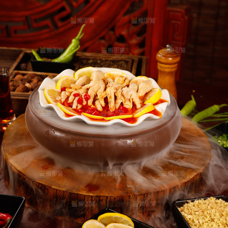 一盘柠檬酸辣无骨凤爪