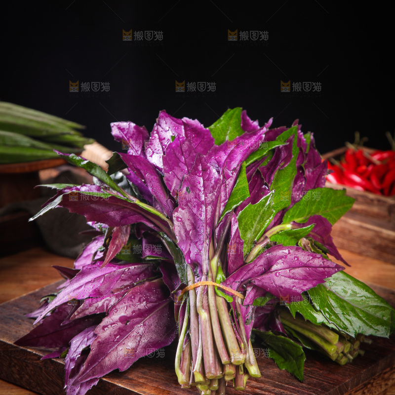 木底上放着红凤菜