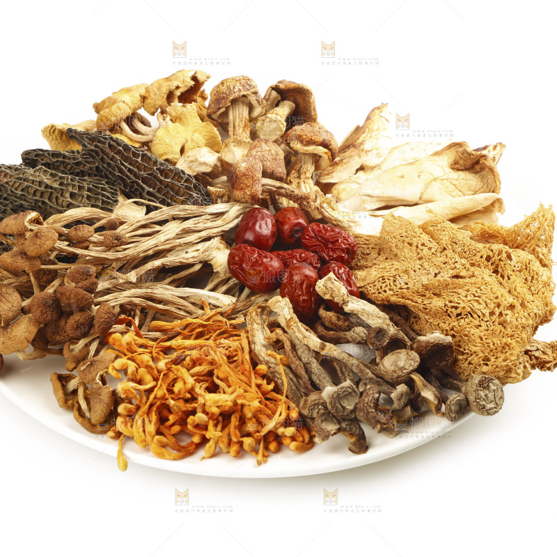 一盘八珍菌菇食材